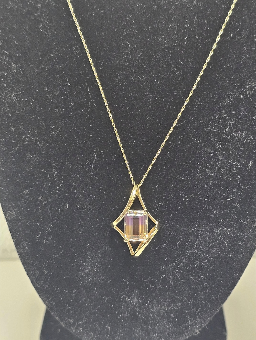 10k Yellow Gold and Ametrine necklace